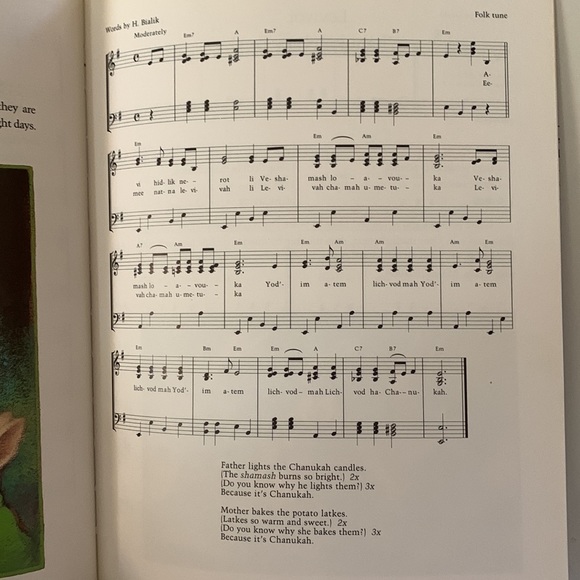 MINT CHILDREN’S CHANUKAH BOOK - Picture 7 of 9